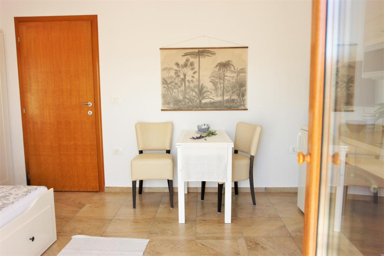 Iva Apartmani Vodice Exterior foto