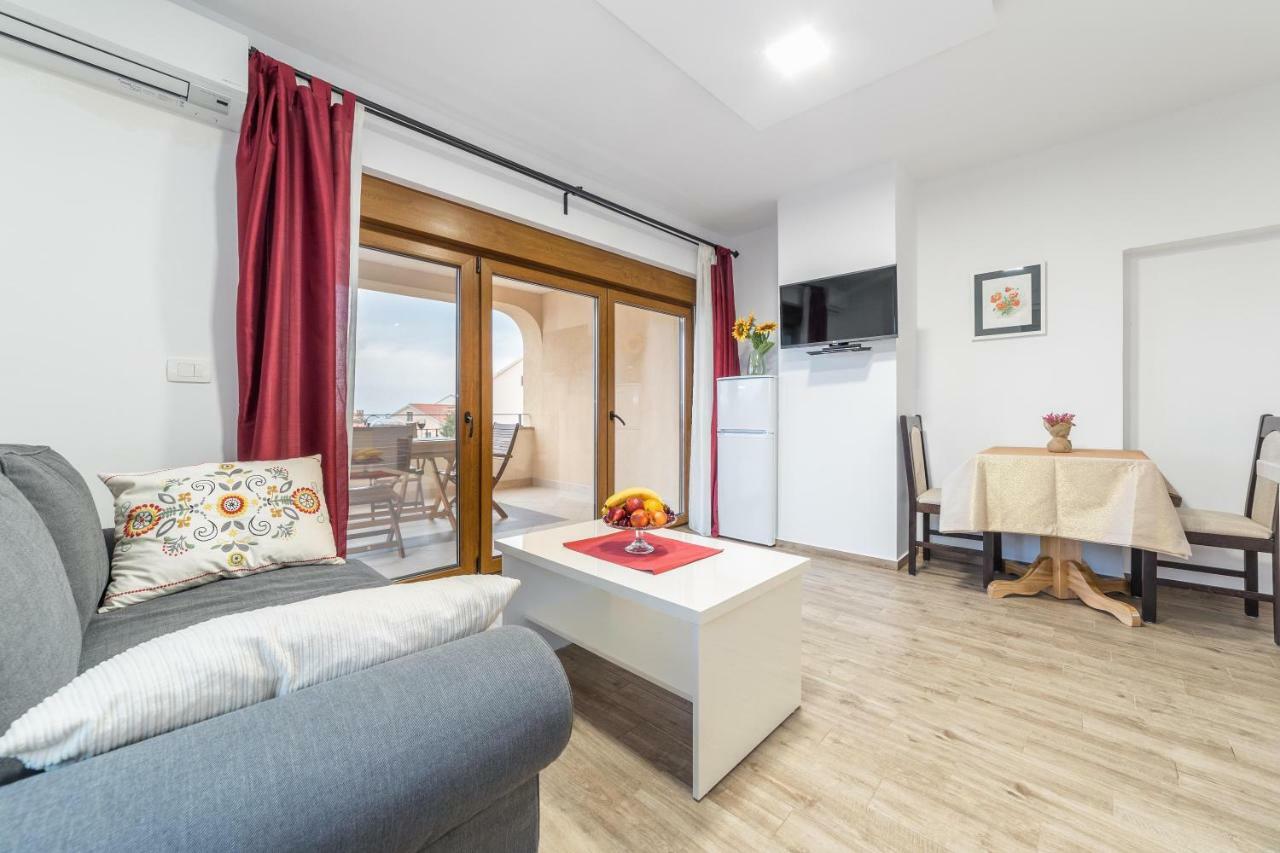 Iva Apartmani Vodice Exterior foto